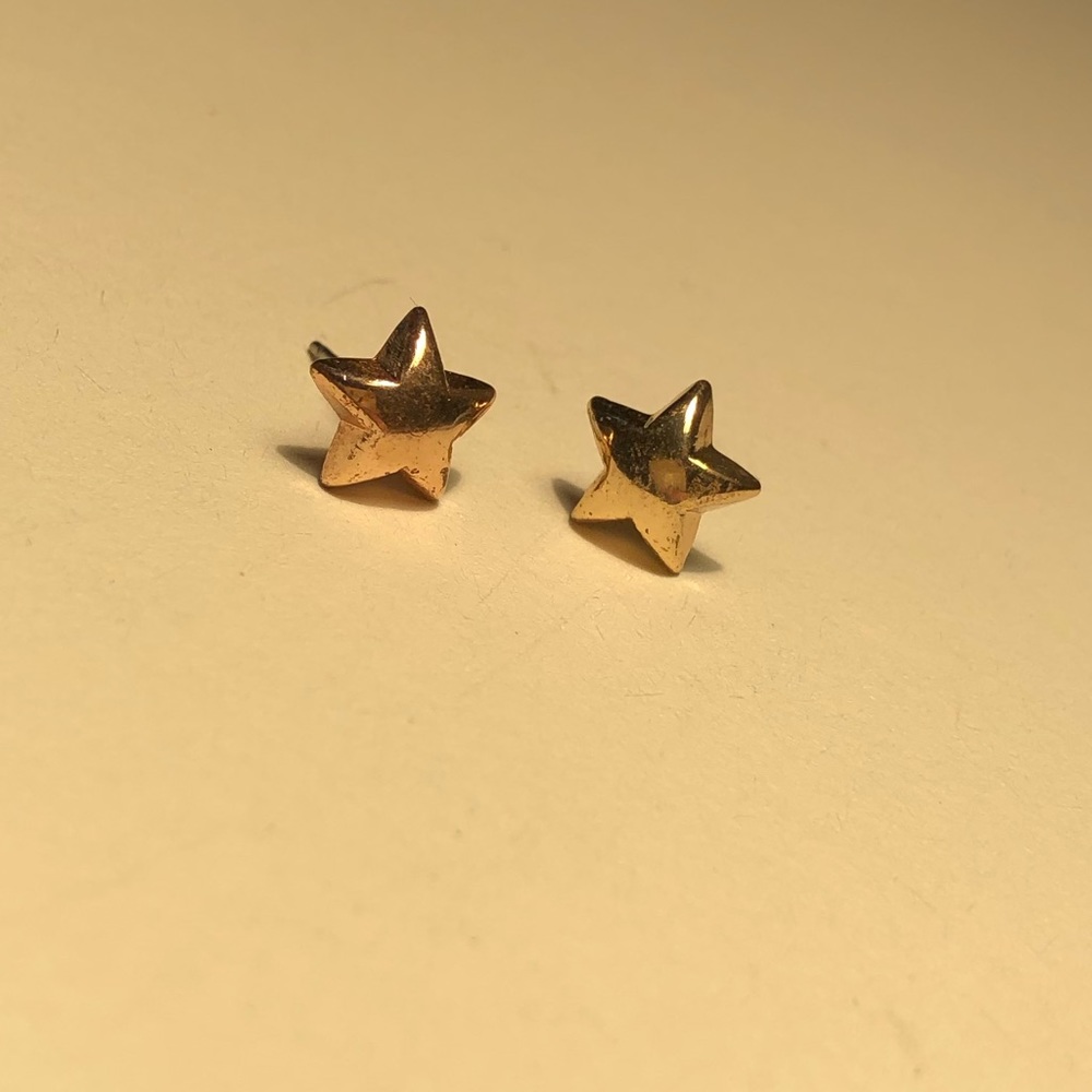 Gold star earrings